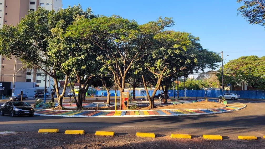 Quadra do Niceia recebe arte do +Cor+Vida Praça com arte do Coletivo Tempo é Arte